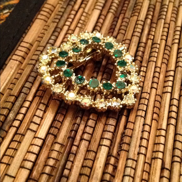 Vintage green and white clear rhinestone double heart pin brooch gold - Picture 2 of 3